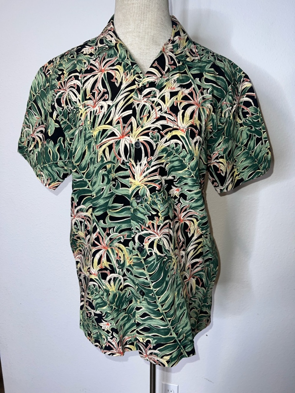Kahala Men's Green Tropical Print Short-Sleeve Shirt